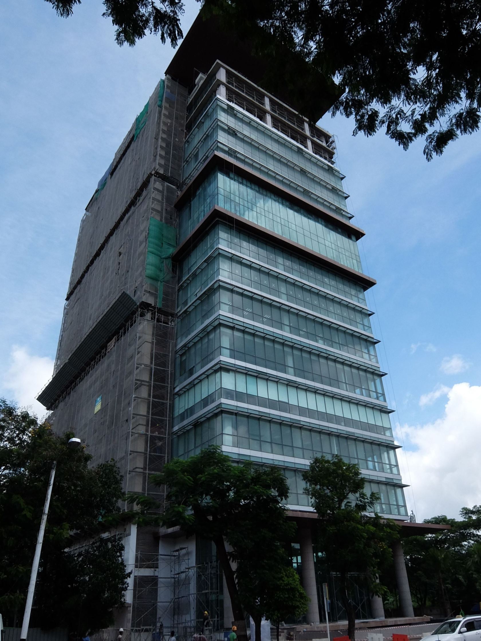 ヤンゴンの新築オフィスビル Vantage Tower